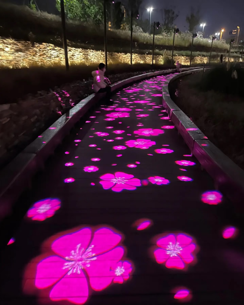 Interactive Projection Light For Tree And Garden Shows In Outdoor Festival Lighting