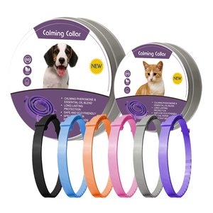 Collar de silicona de lujo para aliviar la ansiedad para gatos y perros, aceites esenciales de plantas, collar calmante de feromonas para mascotas - Product Image 1