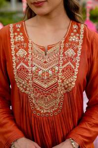 Colección de Lehengas de Seda Pura con Diseños Modernos para Novias y Fiestas Indias, Tejido Artesanal, Tallas Personalizadas - Product Image 5