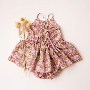 Tutina con stampa floreale per bambine, da indossare ogni giorno in estate - Product Image 3