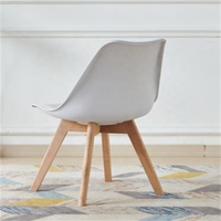Petit siège moderne en plastique nordique bleu blanc tulipe pieds en bois ensemble de table à manger personnalisé 4 chaises pour salle à manger