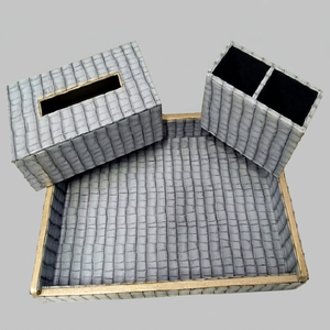 Plateau en similicuir avec boîte à mouchoirs et porte-stylo, ensemble de 3 pièces, blanc texturé - Product Image 1
