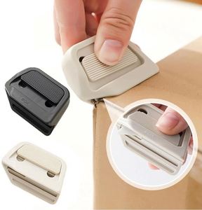 Mini-cutter à lame céramique conforme aux normes de sécurité, couteau ouvre-boîte magnétique à rétraction automatique, idéal pour les opérations d'emballage et d'expédition sécurisées - Product Image 1
