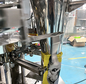 เครื่องบรรจุแบบอัตโนมัติ HL8DF แนวนอน VFFS Doypack ใช้มอเตอร์ไฟฟ้า บรรจุฟอยล์/ฟิล์ม สำหรับผงซักฟอก 50-3000 กรัม บรรจุได้ 60 ถุง/นาที - Product Image 4