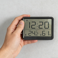 Ultradünne Einfache Geräuschlose LCD Digitaluhr Magnet Dual-Use Tisch- & Wandmontage Design Batteriebetrieben Temperatur Luftfeuchtigkeit OEM