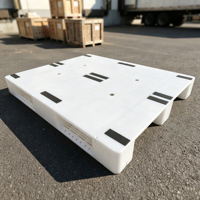 Palette en plastique HDPE 1200*1000*155mm, empilable, à trois rails, surface grillagée, renforcée en acier, pour chariot élévateur, logistique d'entrepôt