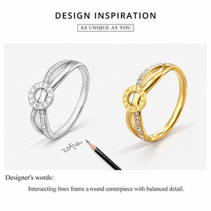 Anillo de Acero Inoxidable en Tono Dorado con Circonita, Chapado al Vacío en Oro de 14K, Medallón con Números Romanos y Banda Dividida - Product Image 3