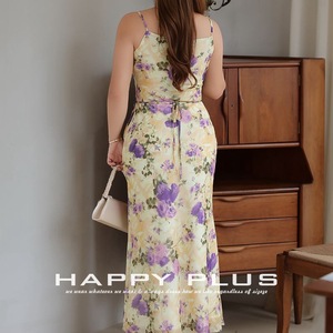 Robe longue à bretelles coupe biais imprimé floral Happy Plus pour femme grande taille, taille naturelle, avec bretelles - Product Image 1