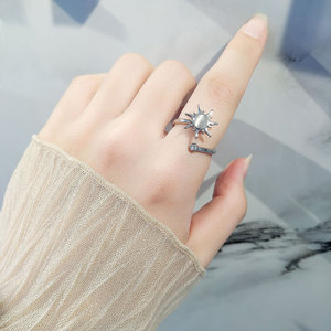 Anillos Ajustables Boho de Moda con Diseño Giratorio de Sol, Engastados con Zirconia, Bañados en Oro Blanco sobre Cobre, Joyería Antiestrés y Antitensión para Mujer - Product Image 2