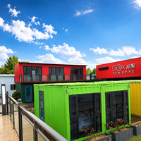 Magasin conteneur extérieur avec café alimenté à l'énergie solaire