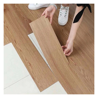 Beliebtes Design Mehr dimensionale feuerfeste selbst klebende Fliesen Holzmaserung Boden aufkleber LVT Luxus Vinyl fliesen PVC-Platten boden