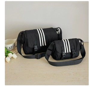 Sac à bandoulière rayé rouge pour femme, en PU, style dessin animé, toutes saisons, léger, décontracté, avec fermeture éclair - Product Image 1