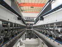 Ligne de liaison automatique pour impression flexographique de carton ondulé, machine d'impression, de rainurage et de découpe en ligne