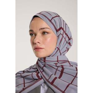 Voile carré Pure Tone à motif argenté bordeaux en mousseline 100 % polyester pour femme, robe modeste respirante à impression numérique - Product Image 3