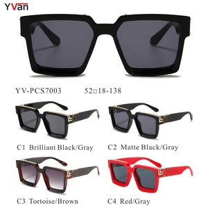 Gafas de Sol Personalizadas con Logotipo de Gato Gangster, Protección UV400, Modelo Millionaire, Negras Cuadradas, Blancas Carey, para Hombre y Mujer - Product Image 3
