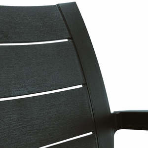 Set di 4 Sedie da Giardino Impilabili in Plastica Effetto Legno, Resistenti alle Intemperie, con Braccioli, Stile Contemporaneo - Product Image 6