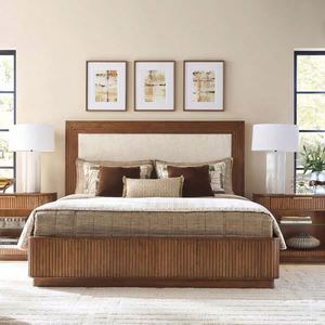 Lit double haut de gamme personnalisable en bois massif de style français pour chambre principale avec un design élégant - Product Image 1