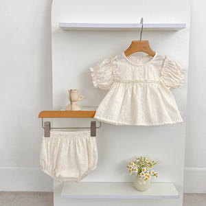 Vestito estivo nuovo stile occidentale con modello Plaid manica a sbuffo e <span class=keywords><strong>pantaloni</strong></span> da testa a triangolo abbigliamento Casual per bambini - Product Image 2