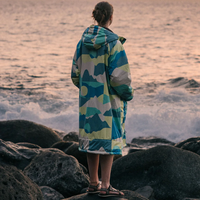 Robe de change imperméable à capuche pour l'hiver, taille plus |   Poncho de surf et de natation en polaire sherpa avec fermeture éclair coupe-vent et logo personnalisé