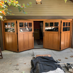 Style de chariot américain moderne Double portes de <span class=keywords><strong>garage</strong></span> pliantes Portes de chariot automatiques en aluminium Surface finie pour les villas - Product Image 1
