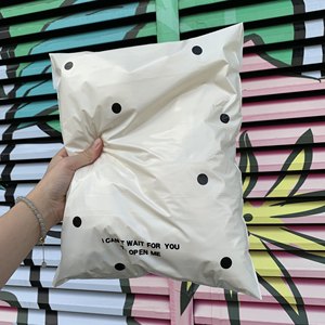 Bolsas de Correo de Polietileno Personalizadas a Todo Color, 10x13 Pulgadas, Mate, Resistentes a Desgarros, para Marcas de Ropa, Diseño de Lunares, MOQ Bajo de 100 Piezas - Product Image 1