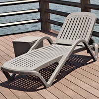 Chaise longue pliante en plastique tendance pour villa, hôtel, piscine, plage, patio extérieur et cour de jardin