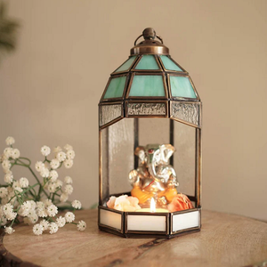 Lanterne rustique en laiton vitrail 8.8x4.7 pouces lanterne bougeoir en métal pour balcon de fête Patio salon et décor de mariage - Product Image 1