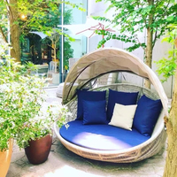 Ensemble de meubles d'extérieur modernes en rotin, imperméables et portables, comprenant un lit nid d'oiseau, une chaise longue et un canapé, pour salons, hôtels et villas.