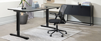 Bureau debout moderne convertible et extensible, finition bois foncé, réglable en hauteur électriquement par un seul moteur, en acier, fixation murale pour bureau