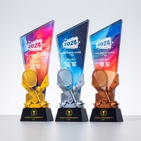 Nouveau design de trophée de badminton en or, argent et bronze, trophée en cristal personnalisé avec impression couleur, trophée sportif en cristal