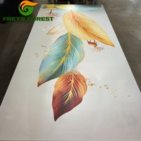Feuille de marbre en PVC brillant UV à impression 3D-Matériau de construction moderne et imperméable pour la décoration murale de la salle de bain