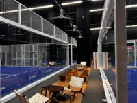 Prix d'usine, vente en gros, terrain de padel panoramique intérieur/extérieur PW MC-003, 20m*10m, verre trempé de 12mm, revêtement galvanisé, trempage à chaud