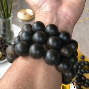 Bracelet de Perles d'Agarwood Noir Homme Femme 16mm 18mm Fine Polished - Product Image 1