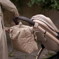 Sac à langer matelassé en toile avec logo personnalisé, revêtement imperméable et sangle de fixation pour poussette