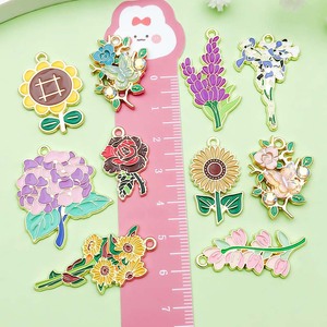Colgante de flor de aleación con efecto de gota de aceite de colores, Rosa Girasol, Accesorios de joyería DIY, Fornituras de aleación de zinc de tamaño mediano - Product Image 3