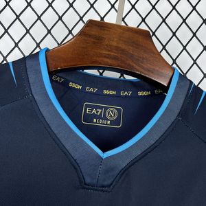 <span class=keywords><strong>Maillot</strong></span> <span class=keywords><strong>de</strong></span> football pré-entraînement Naples 2025/26 pour hommes S-4XL, <span class=keywords><strong>maillot</strong></span> <span class=keywords><strong>de</strong></span> football personnalisé 1:1, <span class=keywords><strong>maillot</strong></span> <span class=keywords><strong>de</strong></span> sport, vente en gros <span class=keywords><strong>de</strong></span> maillots <span class=keywords><strong>de</strong></span> football - Product Image 3