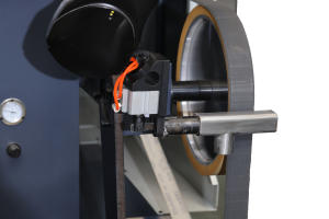 Machine de polissage de vilebrequin CNC de haute précision, bras robotisé de meulage de moyeu de roue en acier inoxydable, polissage de siège de soupape - Product Image 4