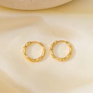Pendientes de moda, pendientes de aro de cráter de meteorito chapados en oro de 18 quilates, venta al por mayor de acero inoxidable, pendientes torcidos de moda de oro Pvd sin deslustrar - Product Image 5