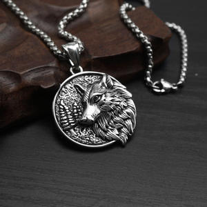 Casting Nordic Wolf Head Munt Dier Punk Pvd Staal Waterdichte Hanger Mode Sieraden Kettingen Voor Mannen Man Groothandel - Product Image 1