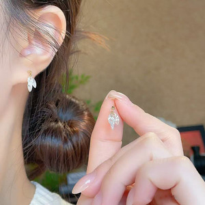 Boucles d'oreilles pendantes en or jaune 18 carats avec diamants de laboratoire, motif étoile filante, à pampilles, manchette d'oreille, créoles pendantes, clips et huggies pour homme - Product Image 4