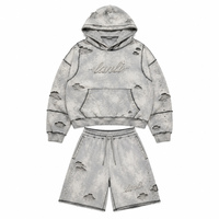 Ensemble vintage streetwear pour homme : sweat à capuche zippé en jean délavé, short en jean orné de strass, brodé et effet usé