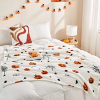 Couverture en polaire corail douce et confortable avec imprimé citrouille, chauve-souris et toiles d'araignée, blanche, pour canapé, lit, décoration de la maison, cadeaux