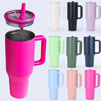 Nouvelle gourde isotherme de 40 oz avec poignée et paille rabattable, tasse anti-fuite, bouteille d'eau grande capacité, revêtement poudré pour voiture, logo personnalisé