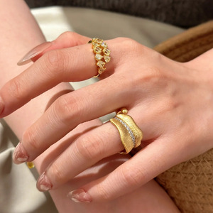 2026 Ensemble de bijoux de doigt de luxe léger italien, bague en strass motif feuille de <span class=keywords><strong>bananier</strong></span> brossée, style rétro palais élégant et haut de gamme - Product Image 4