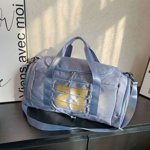 Sac de sport en nylon léger et durable avec fermeture éclair, grande capacité, tendance, portable, unisexe, directement du fabricant - Product Image 4