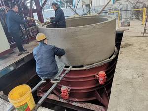 เครื่องขึ้นรูปท่อคอนกรีตเสริมเหล็ก <span class=keywords><strong>RCC</strong></span> / ผู้ผลิตอุปกรณ์การผลิตท่อระบายน้ำคอนกรีตซีเมนต์มือสองสำหรับขาย - Product Image 6