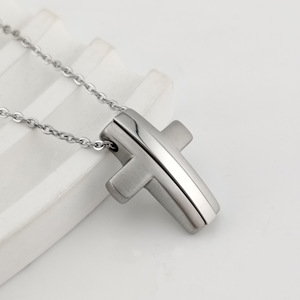 <span class=keywords><strong>Collana</strong></span> con Ciondolo a Croce in Acciaio al Titanio Stile Europeo-Americano, in Acciaio Inossidabile 316 con Processo di Lavorazione a Filo Liscio - Product Image 4