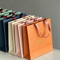 Sac fourre-tout de luxe personnalisé en carton blanc, papier haute résistance, capacité de charge stable pour l'emballage de cosmétiques, de cadeaux et de parfums