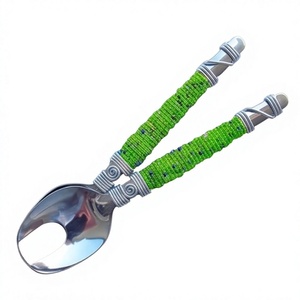 Cuchara bohemia de acero inoxidable con mango verde con cuentas, antideslizante, de mango largo, para viajes, hoteles, restaurantes y cocina. - Product Image 1