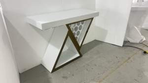 Bar à <span class=keywords><strong>vin</strong></span> au design triangulaire avec porte-gobelets, emplacements pour bouteilles et rangement ouvert - Product Image 6